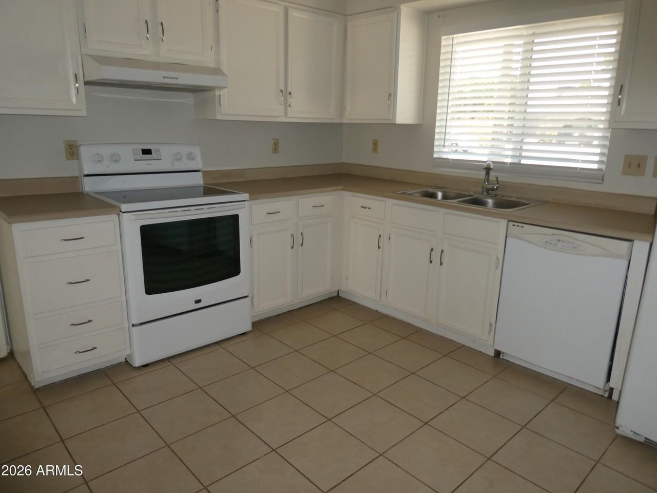 2146 W Utopia Rd - Photo 5 of 16