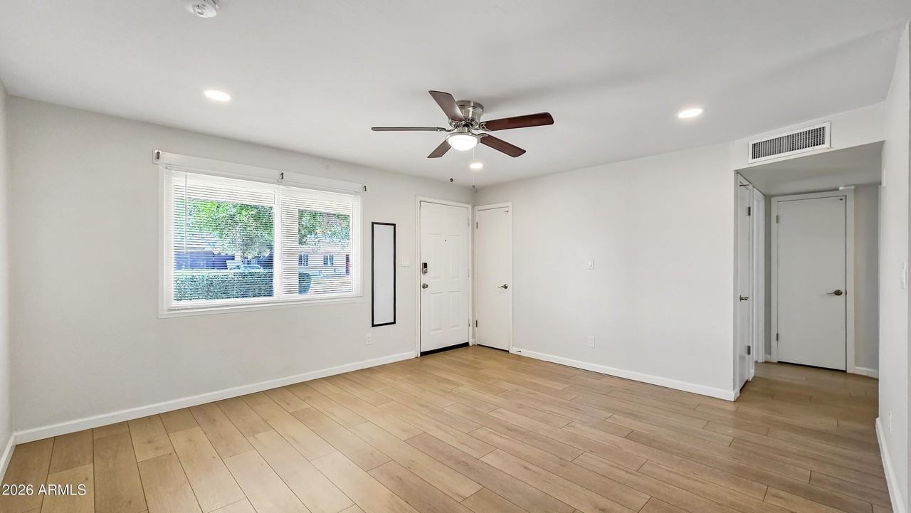 8012 W Highland Ave - Photo 6 of 26