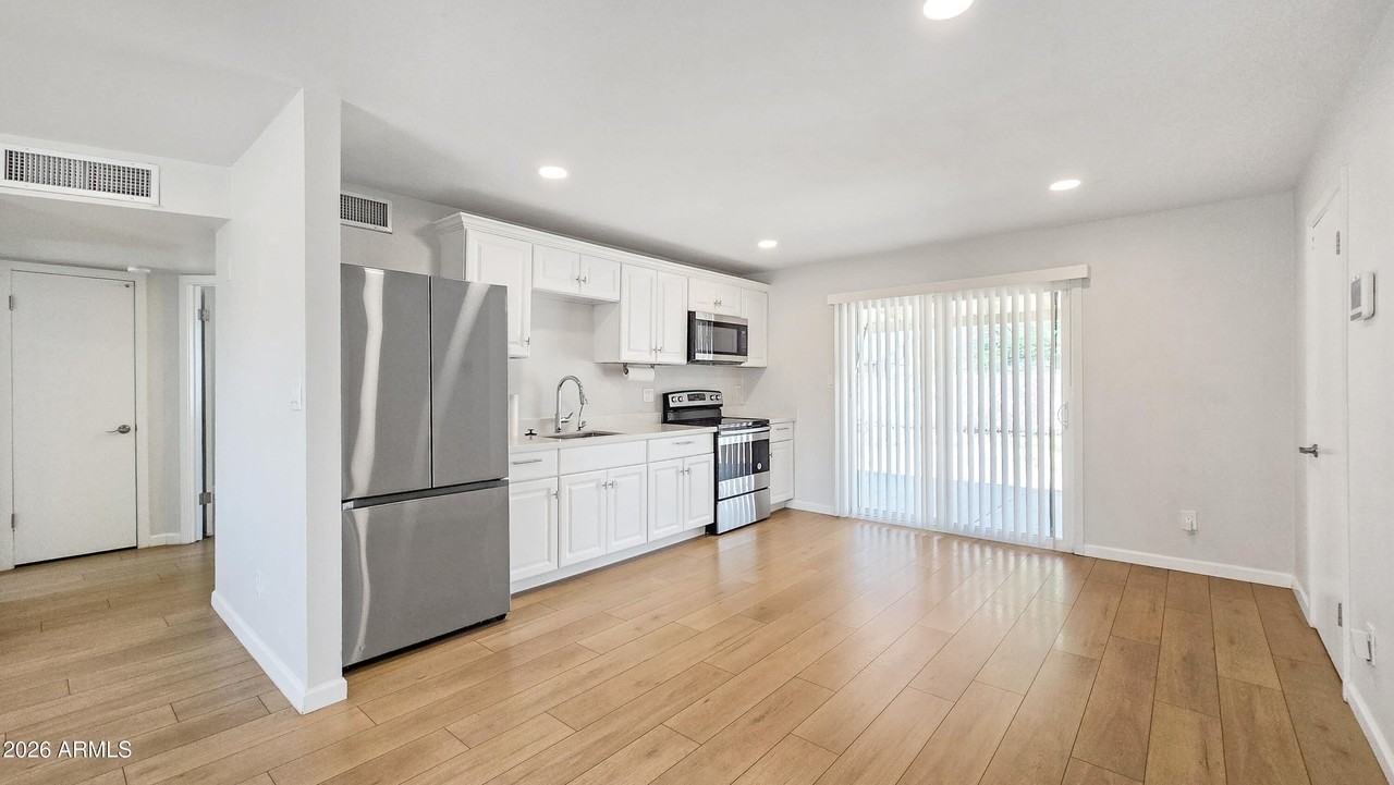 8012 W Highland Ave - Photo 7 of 26