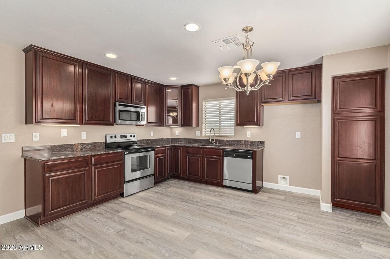 11719 W Dos Rios Dr - Photo 4 of 12