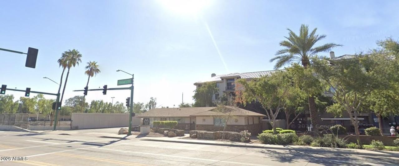 1711 E Colter St - Photo 3 of 8