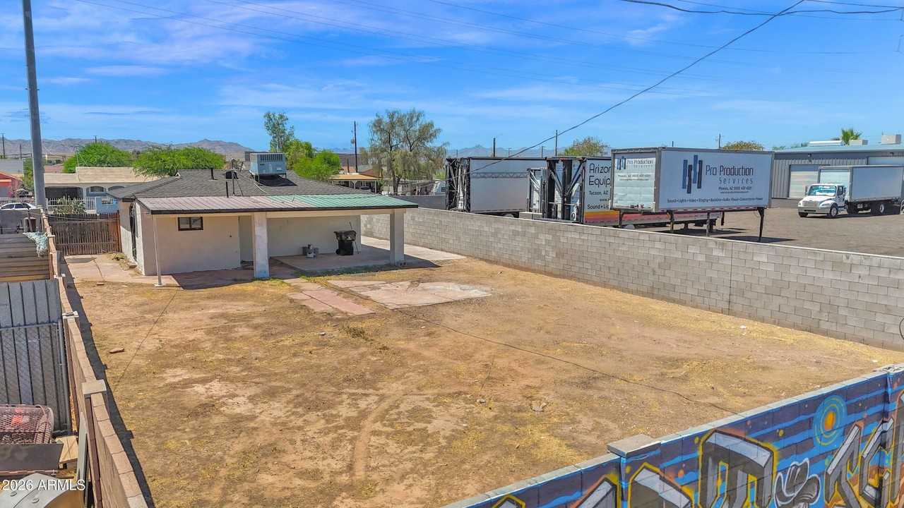 1806 W Sherman St - Photo 4 of 14