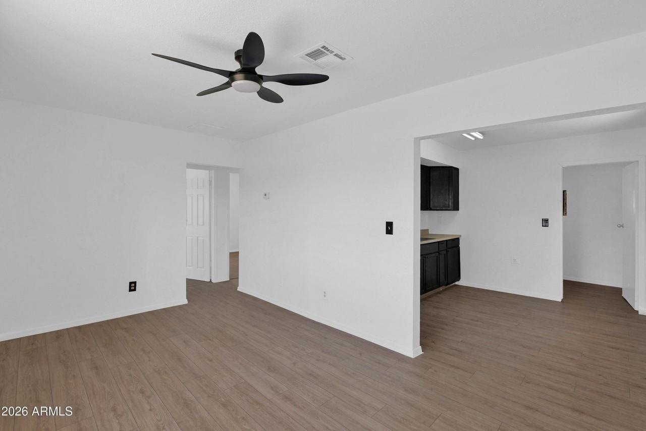 1806 W Sherman St - Photo 7 of 14