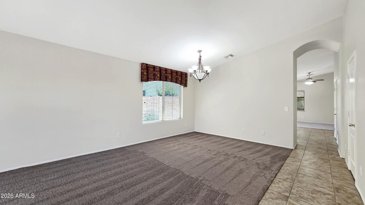 15857 W Moreland St - Photo 7 of 24