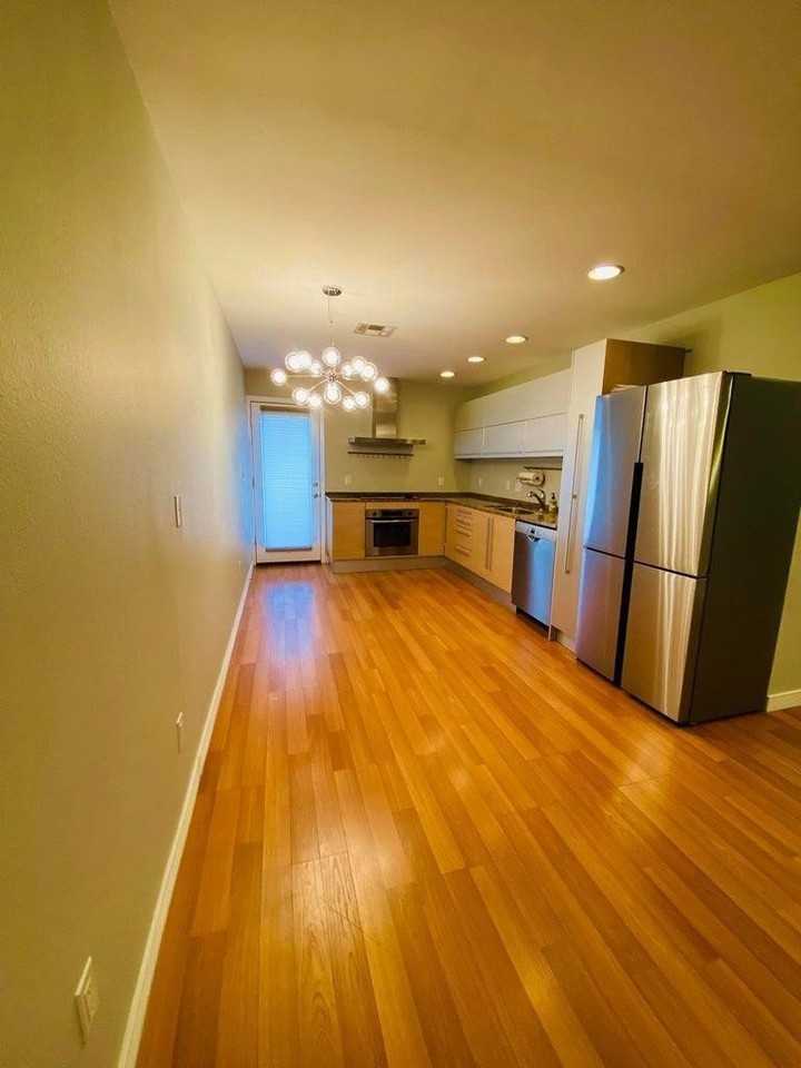 1850 E Maryland Ave #16 - Photo 3 of 12