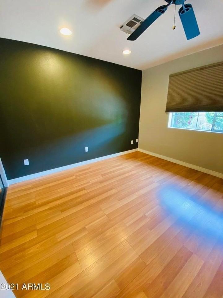 1850 E Maryland Ave #16 - Photo 4 of 12