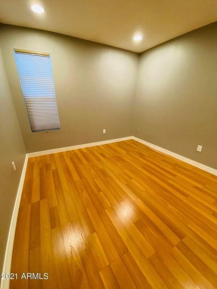1850 E Maryland Ave #16 - Photo 5 of 12