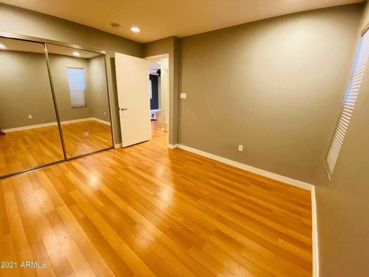 1850 E Maryland Ave #16 - Photo 7 of 12