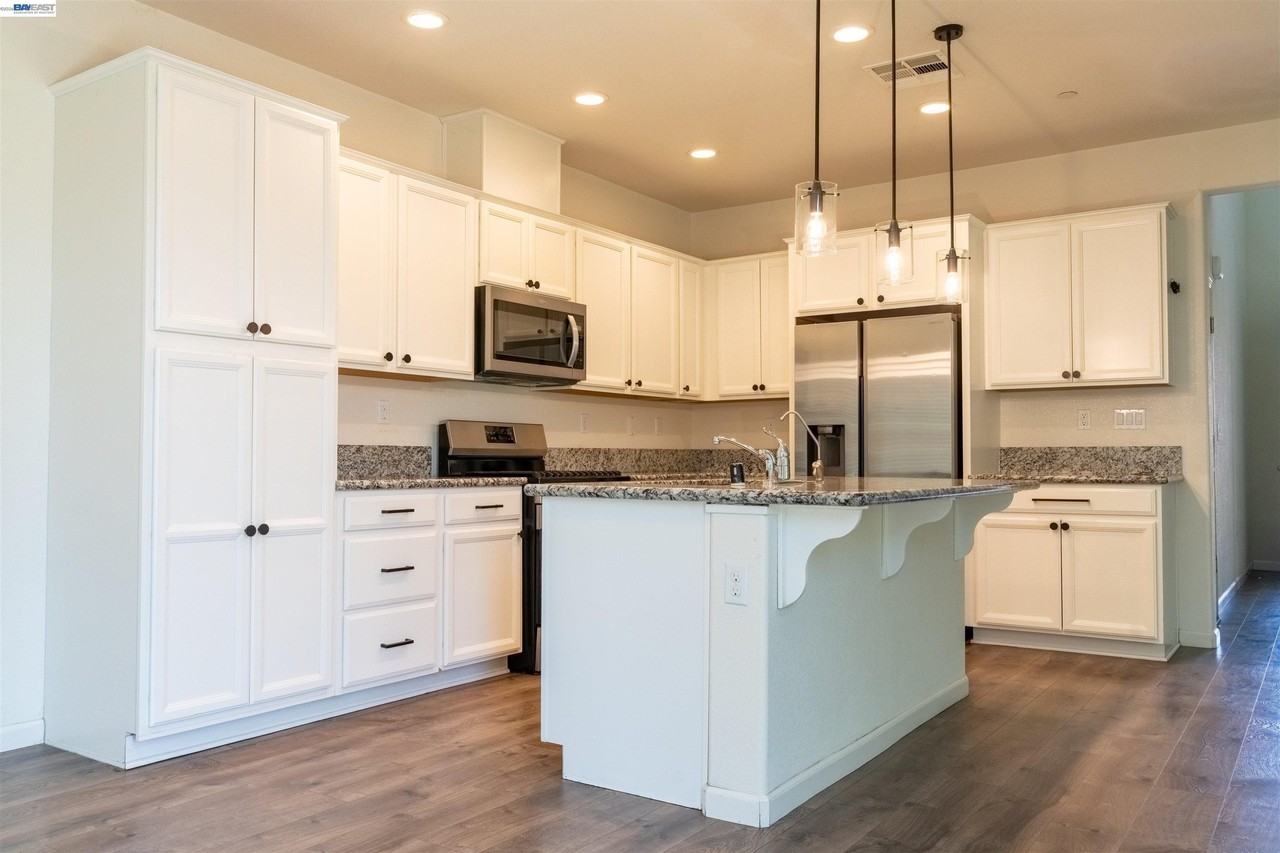 21236 Grapevine Dr - Photo 4 of 12