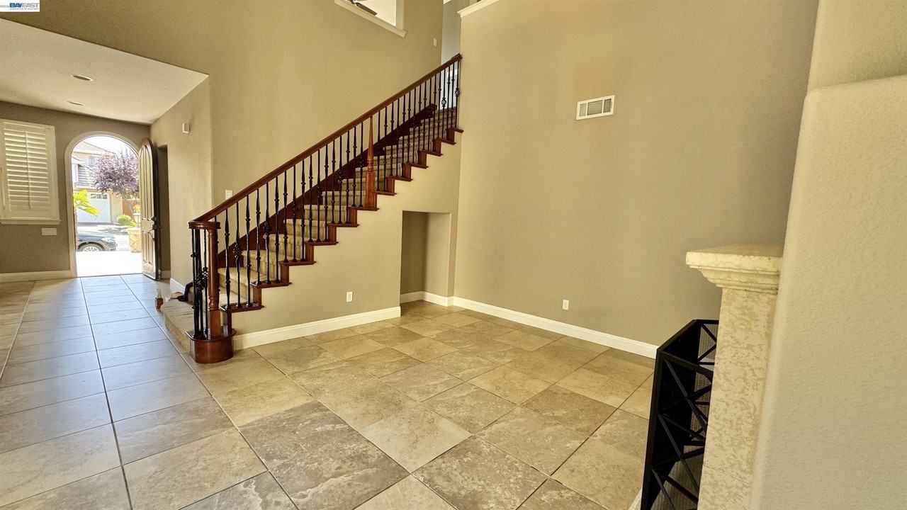 2458 Marsanne St - Photo 4 of 40