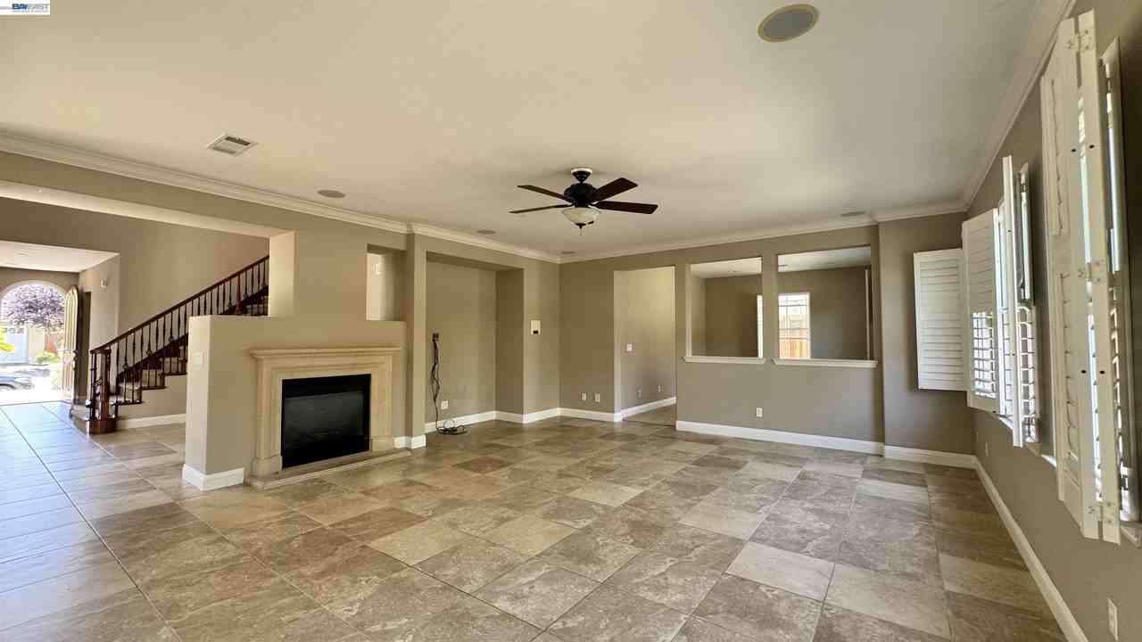 2458 Marsanne St - Photo 5 of 40