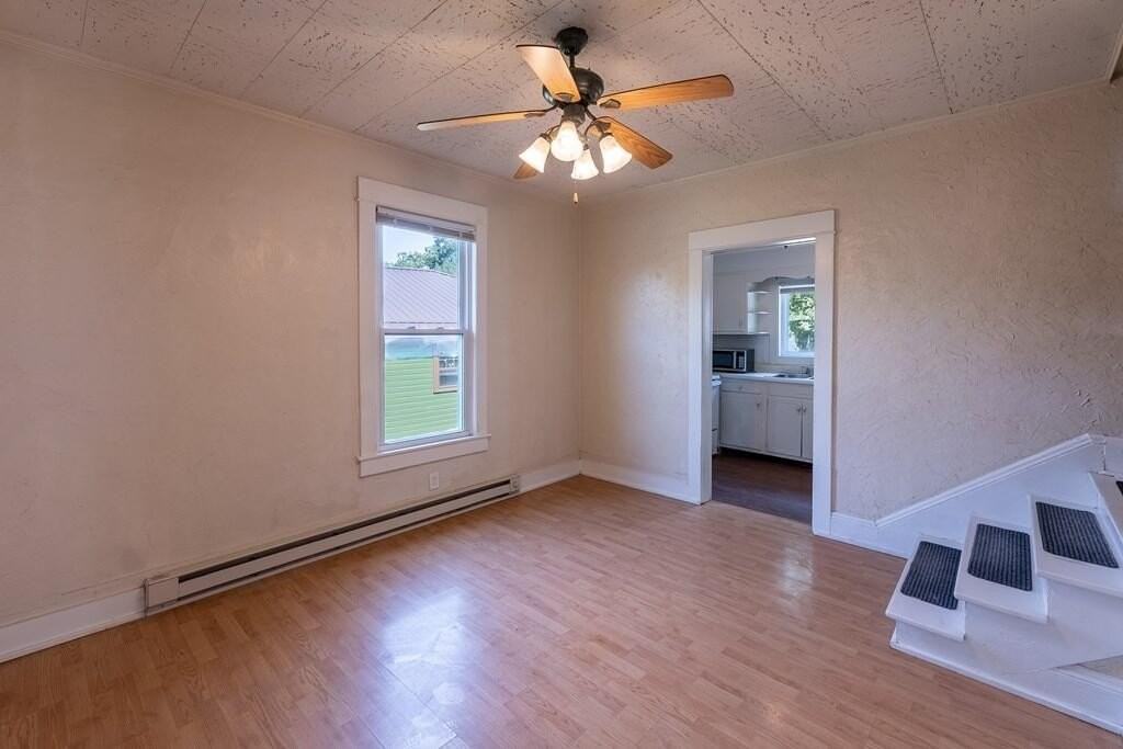 213 Crawford St - Photo 3 of 31