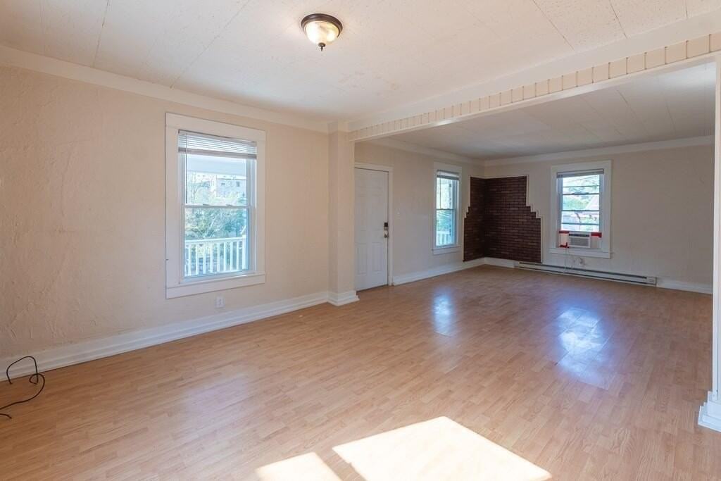213 Crawford St - Photo 6 of 31