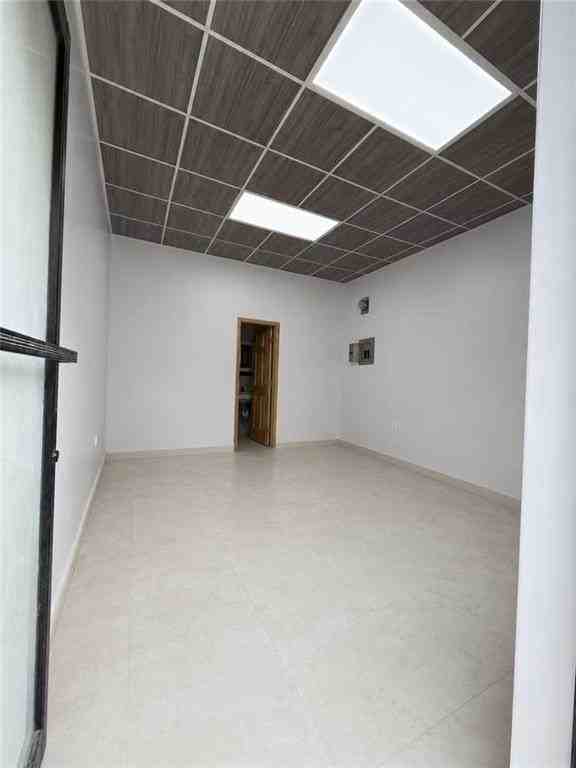 805 42nd St - Photo 5 of 9