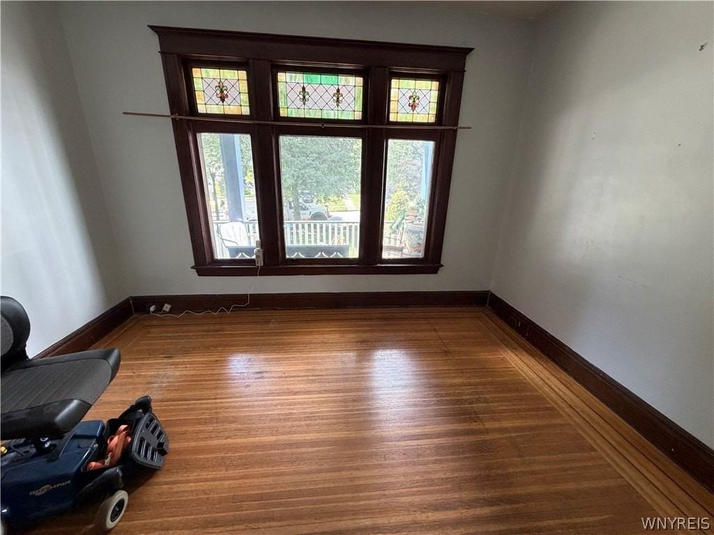 455 Crescent Ave - Photo 6 of 20