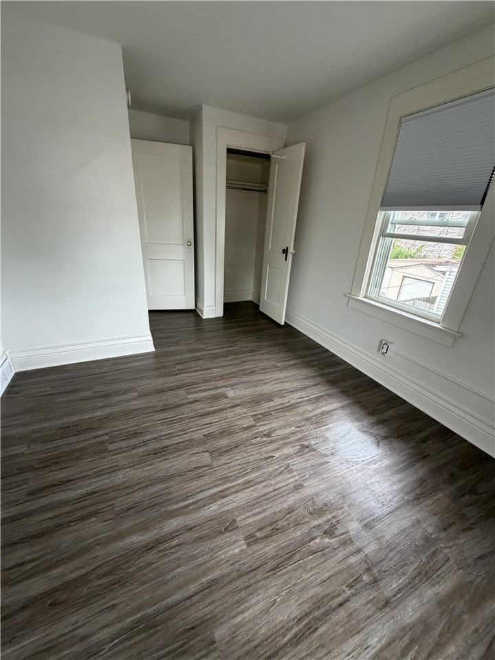 401 W Elm St - Photo 4 of 7