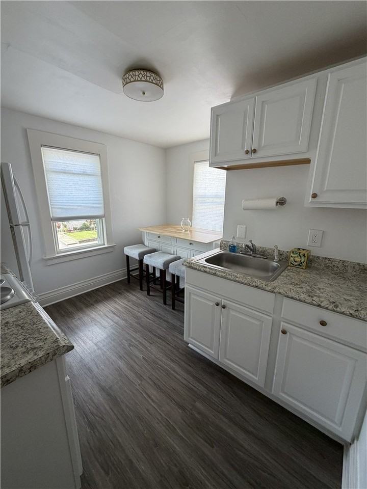 401 W Elm St - Photo 5 of 7