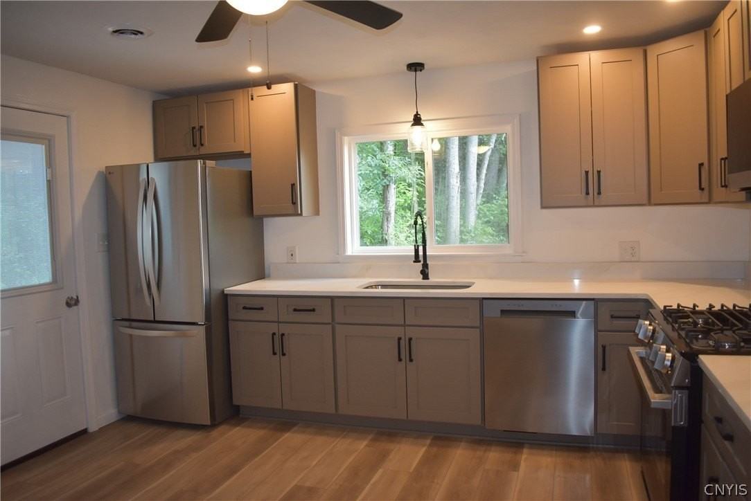 9010 Kennedy Ln - Photo 3 of 34