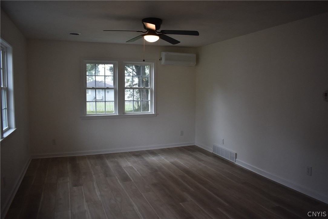 9010 Kennedy Ln - Photo 5 of 34