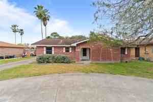 featured image of 3414 Tahiti Dr