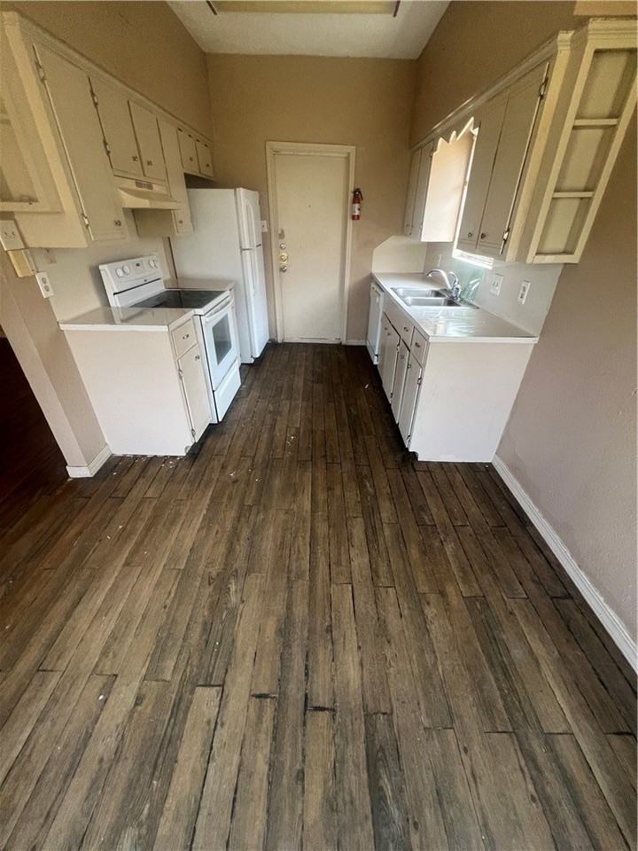 6109 Camway Dr - Photo 4 of 9