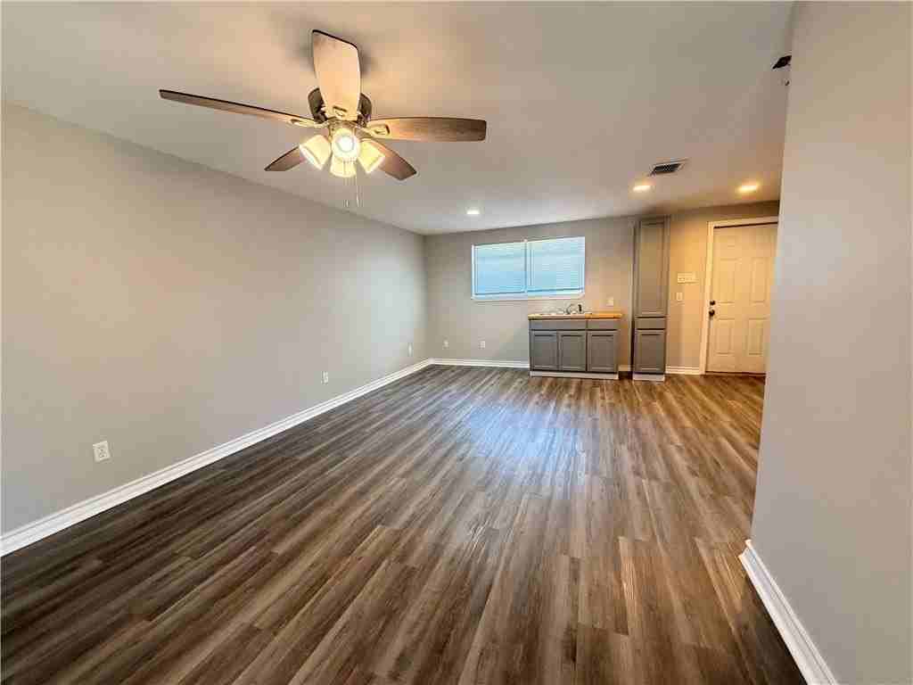 1018 Northcliff Dr - Photo 5 of 28