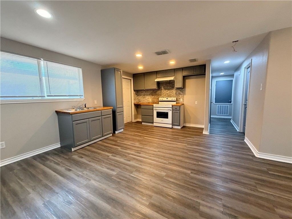 1018 Northcliff Dr - Photo 6 of 28