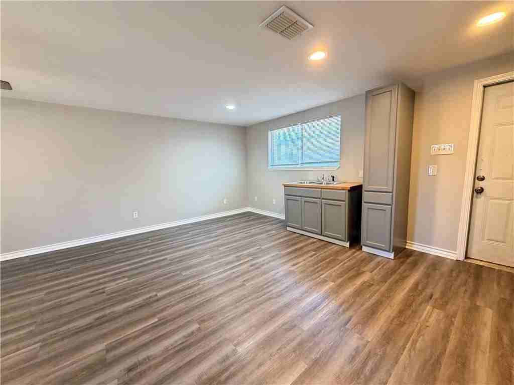 1018 Northcliff Dr - Photo 7 of 28
