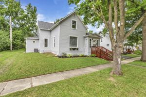 featured image of 426 W 6th St