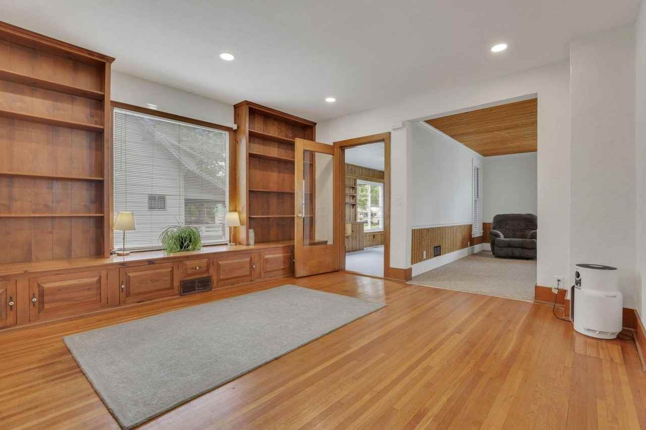 426 W 6th St - Photo 4 of 40