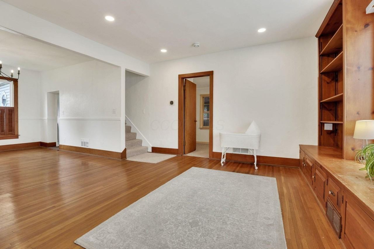 426 W 6th St - Photo 5 of 40