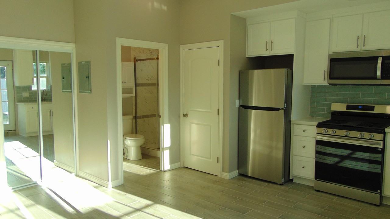 6642 Forbes Ave - Photo 2 of 10