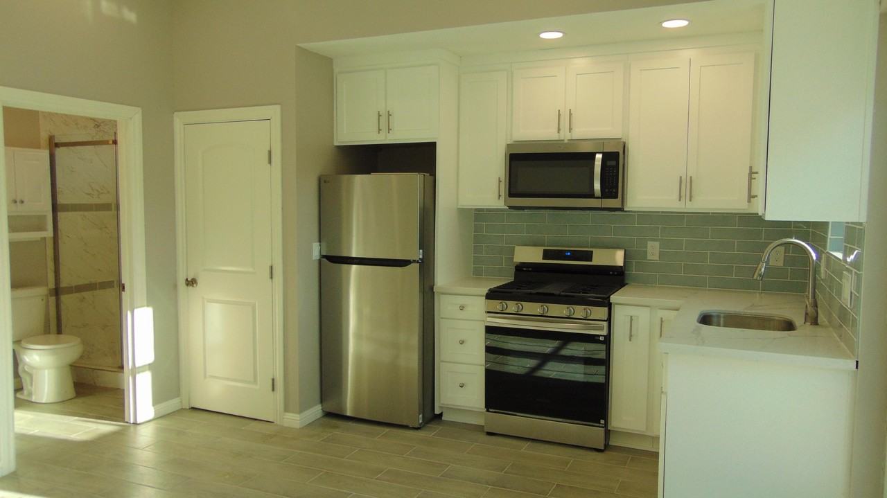 6642 Forbes Ave - Photo 4 of 10