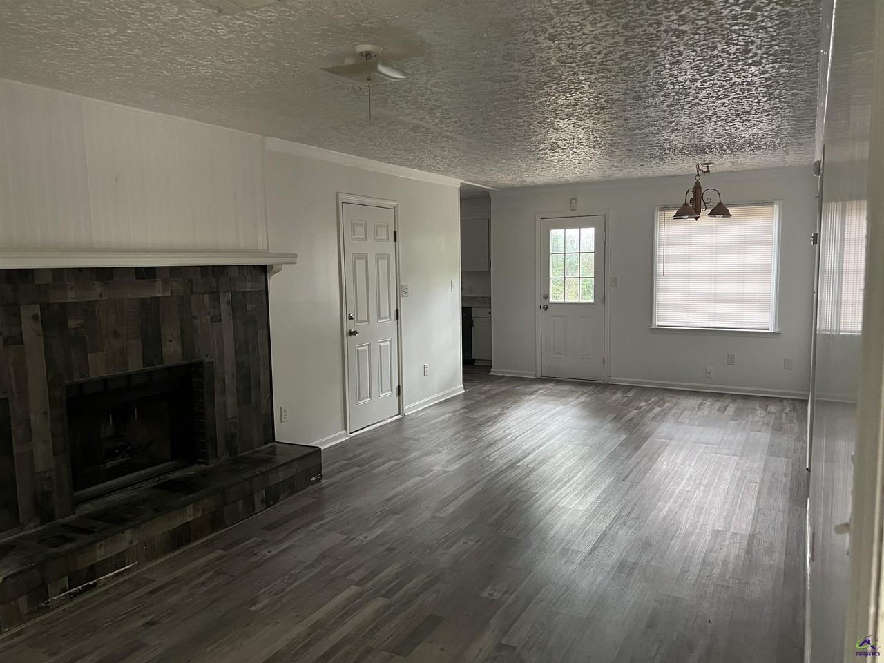 100 Grove Ln - Photo 2 of 11