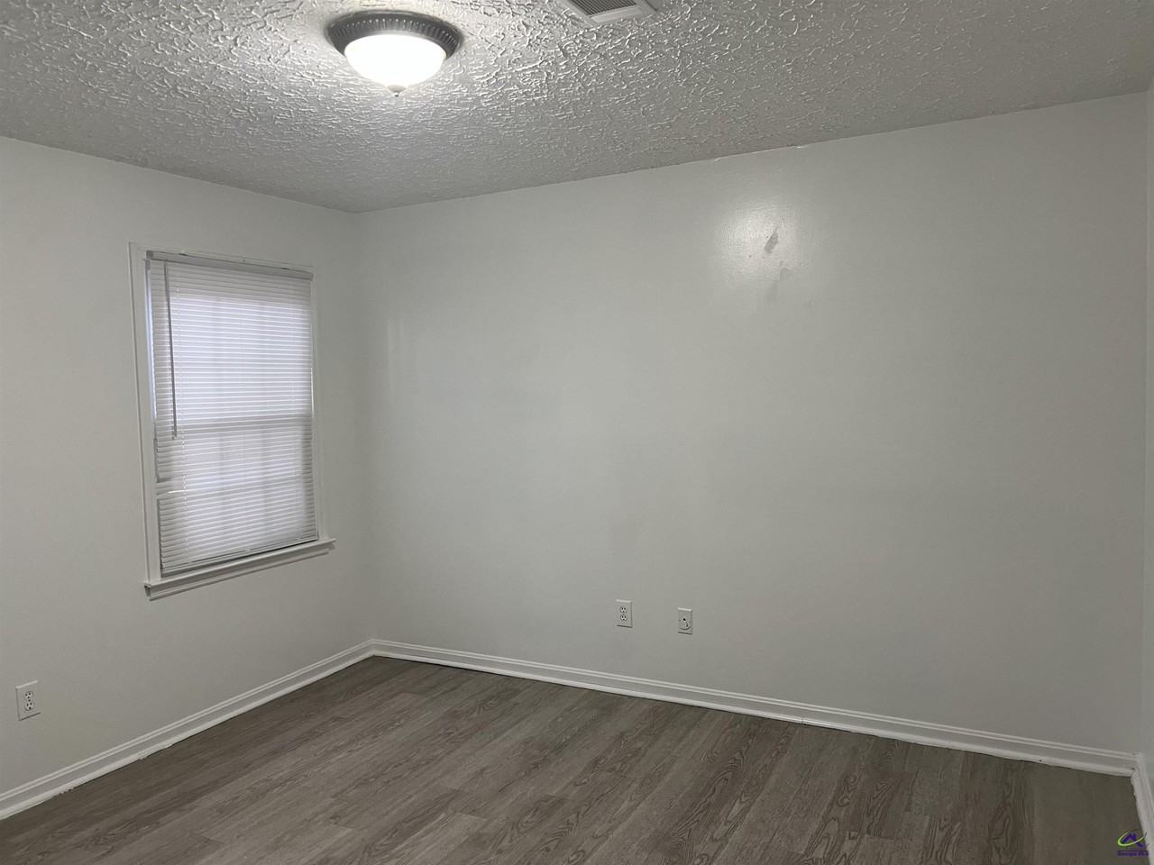 100 Grove Ln - Photo 5 of 11