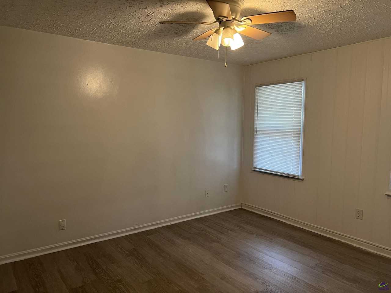 100 Grove Ln - Photo 6 of 11