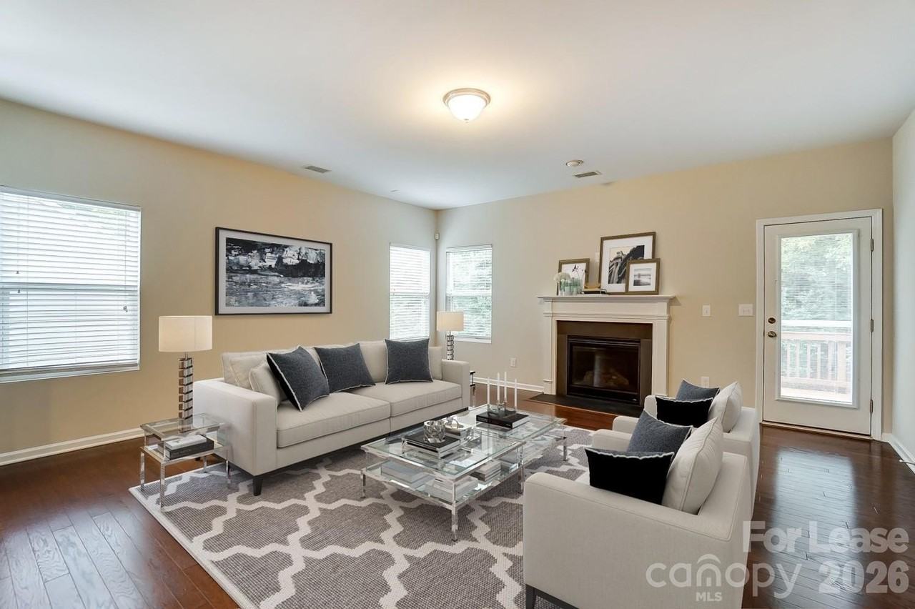 1934 Madeira Cir - Photo 2 of 40