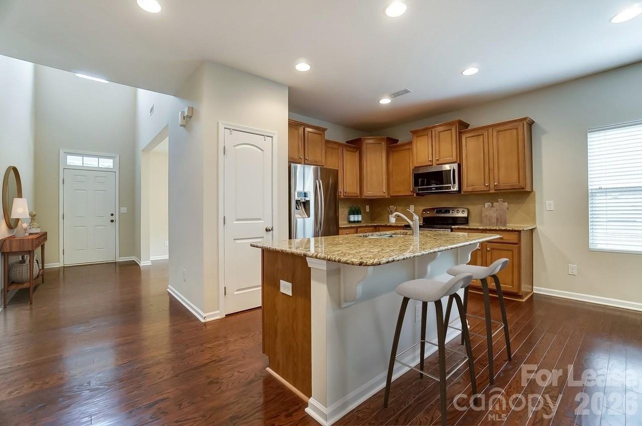 1934 Madeira Cir - Photo 3 of 40