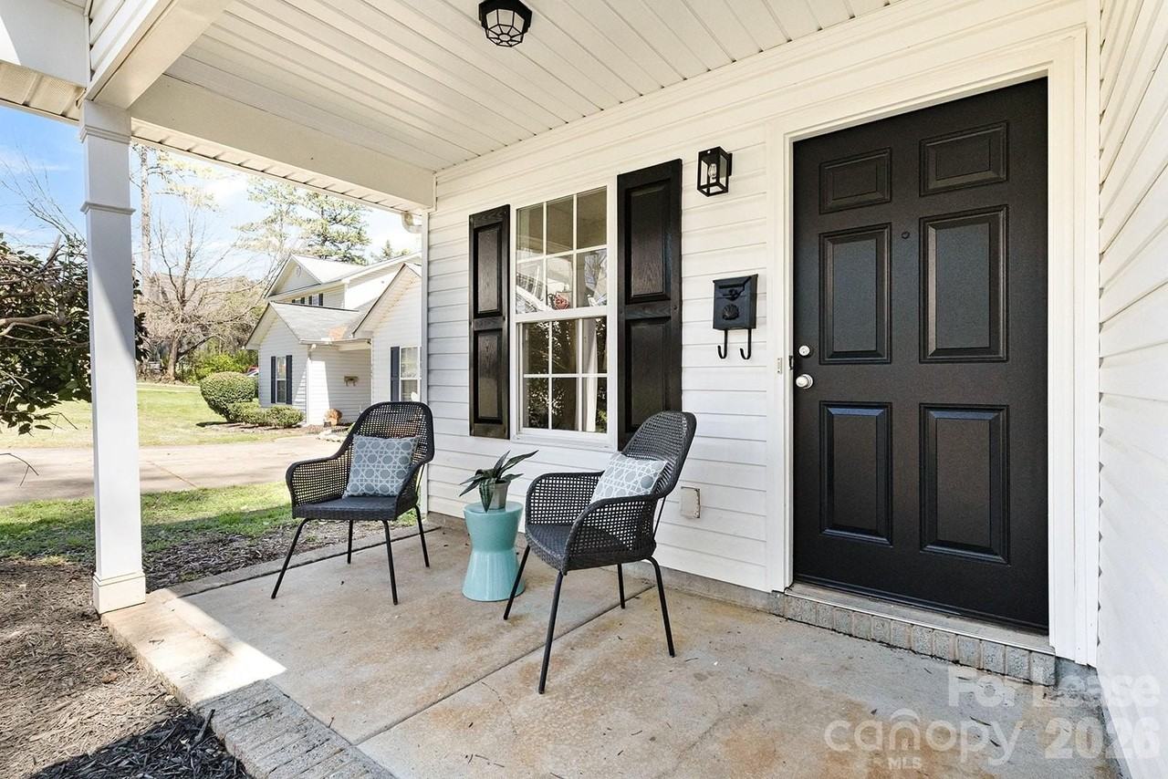 913 Tennyson Dr - Photo 2 of 23