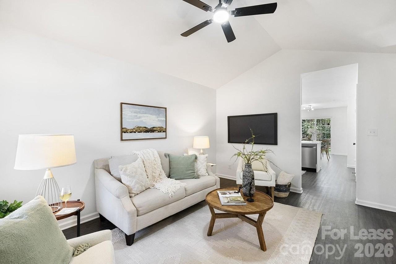 913 Tennyson Dr - Photo 3 of 23