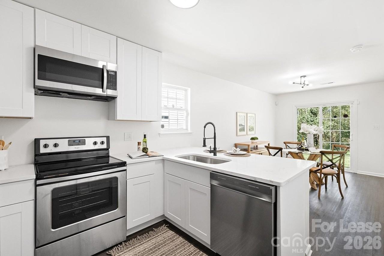 913 Tennyson Dr - Photo 4 of 23