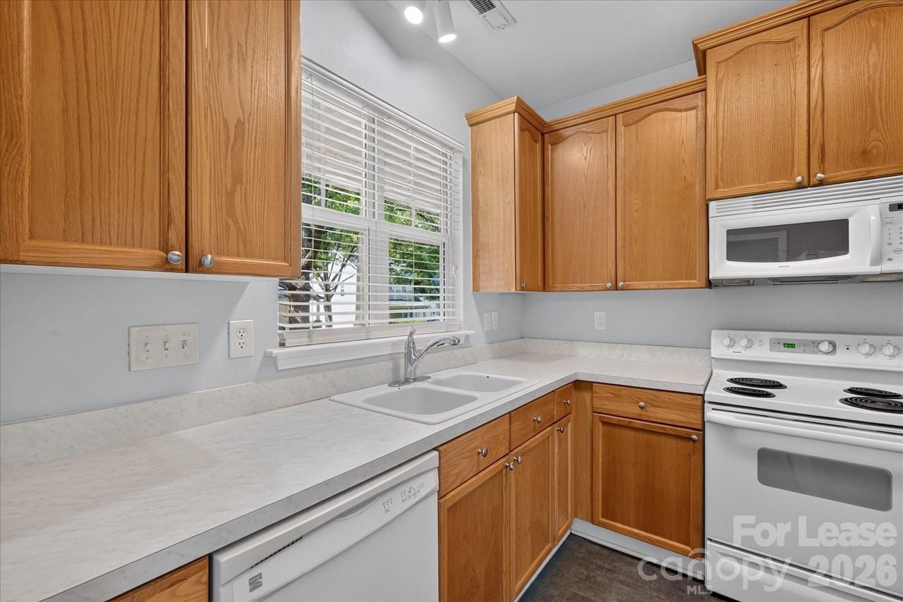 21412 Aftonshire Dr - Photo 3 of 18