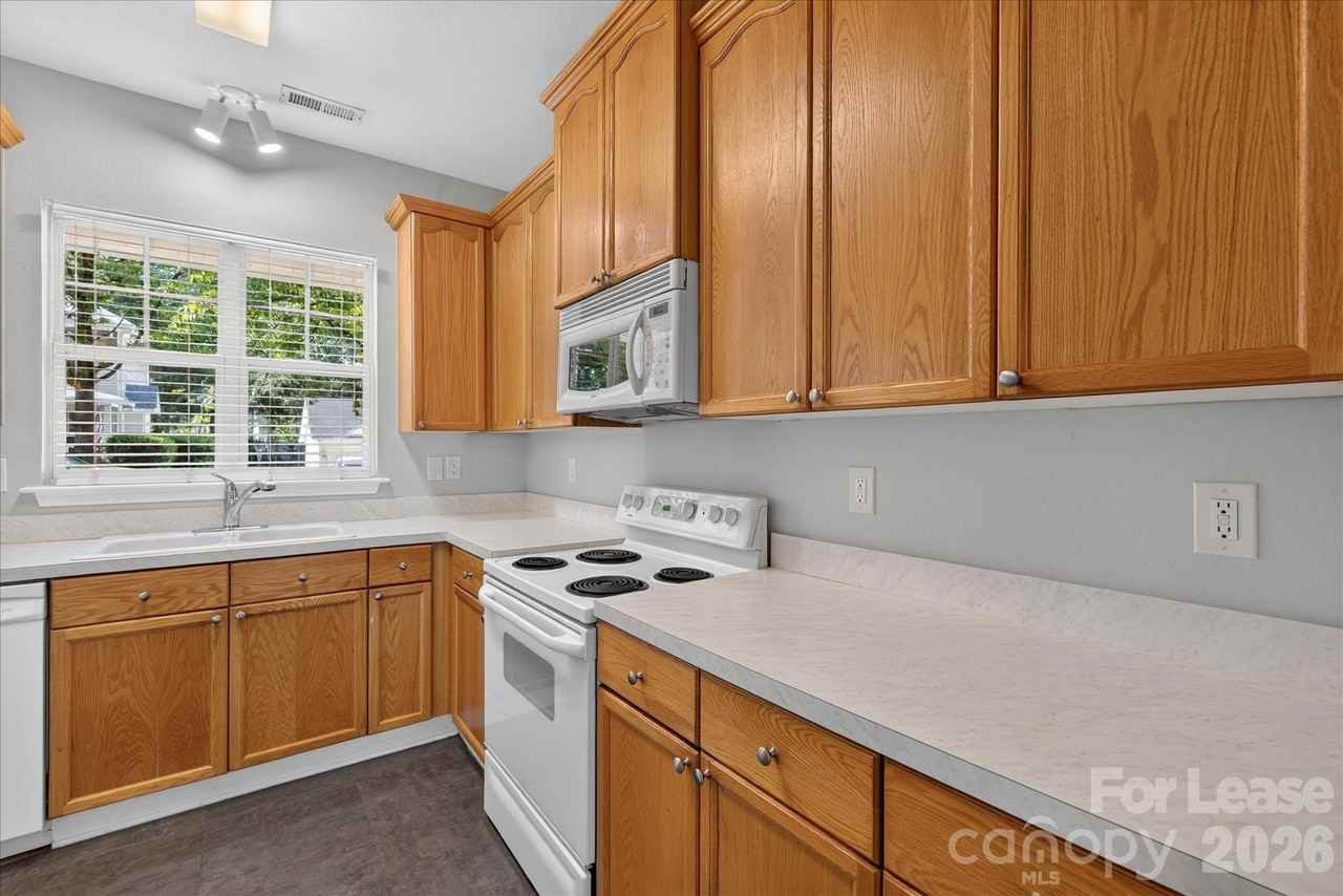 21412 Aftonshire Dr - Photo 4 of 18