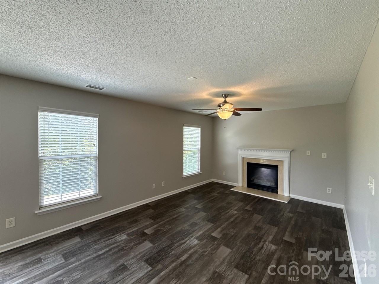 1032 Meadowbrook Ln Sw - Photo 3 of 20