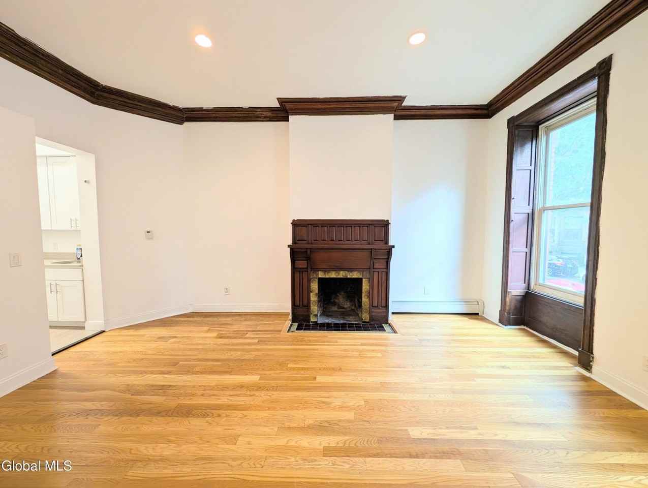 313 State St #1F - Photo 3 of 11