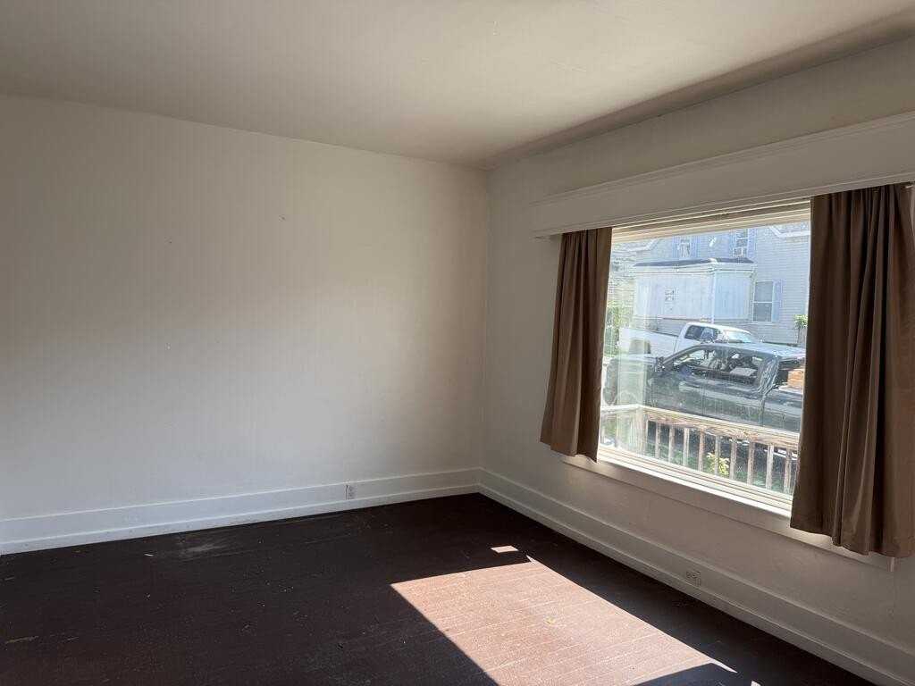 310 Spruce Ave - Photo 5 of 23
