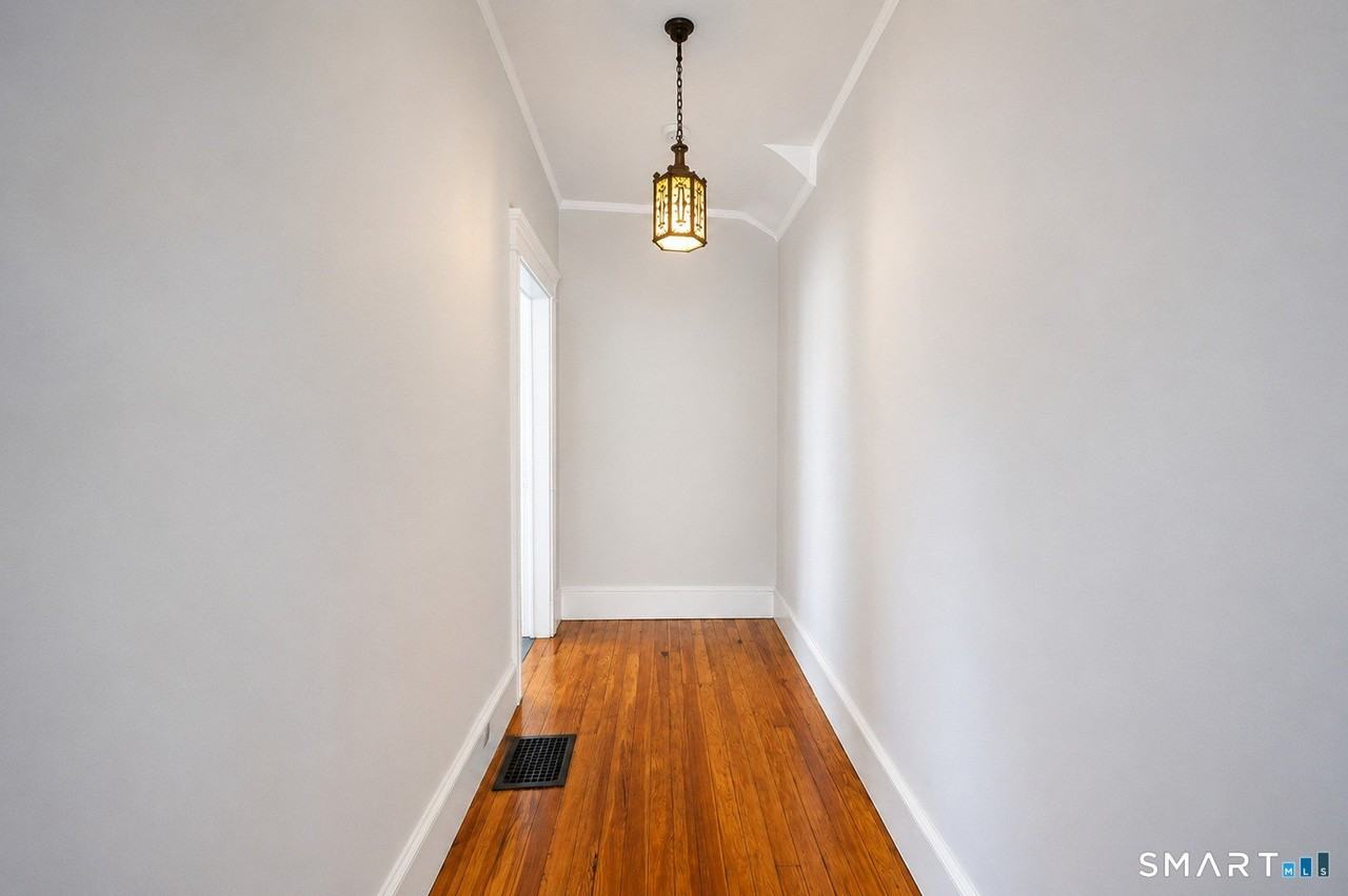 760 Howe Ave #1stFL - Photo 2 of 18