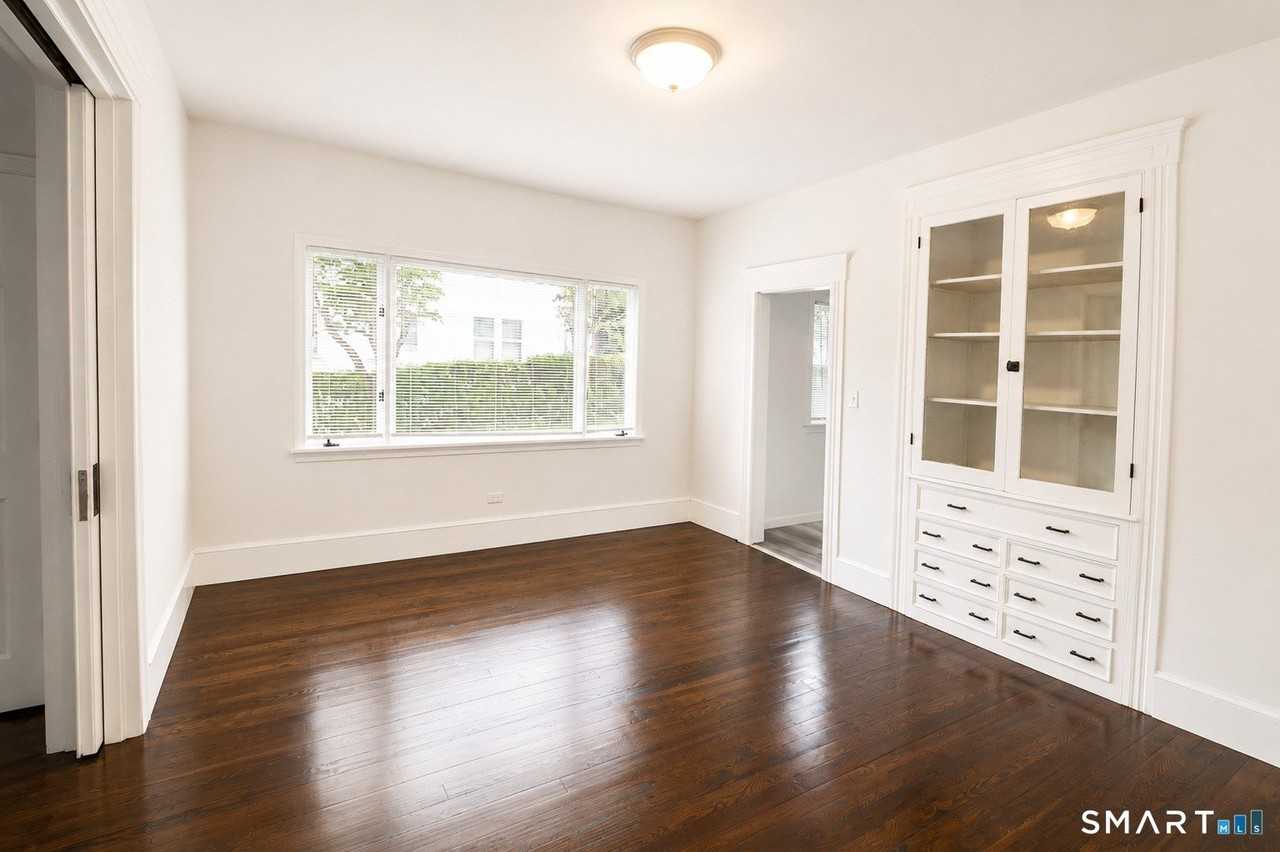760 Howe Ave #1stFL - Photo 3 of 18