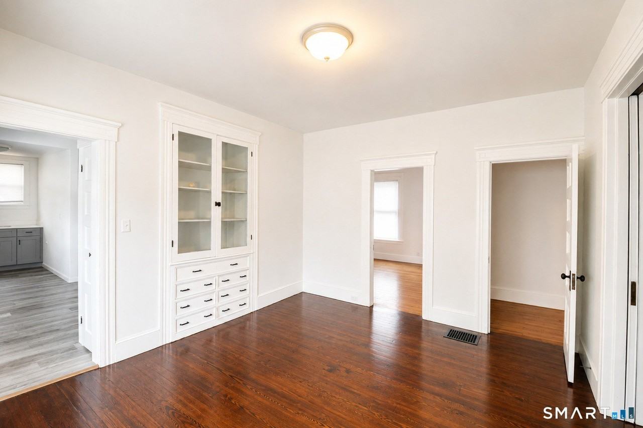 760 Howe Ave #1stFL - Photo 4 of 18