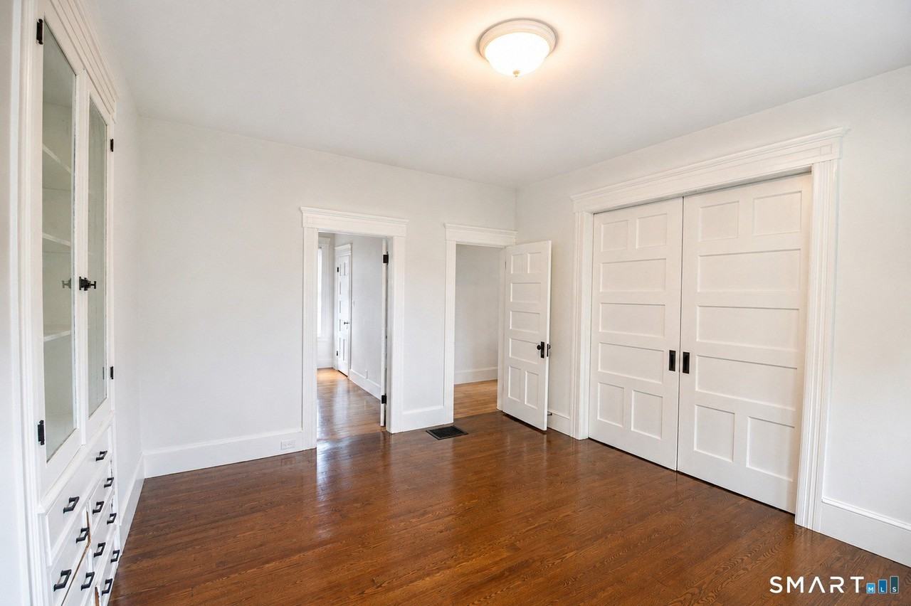 760 Howe Ave #1stFL - Photo 5 of 18
